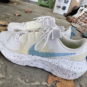 Nike White and Light Blue Textured Sneakers women's size 9 like new